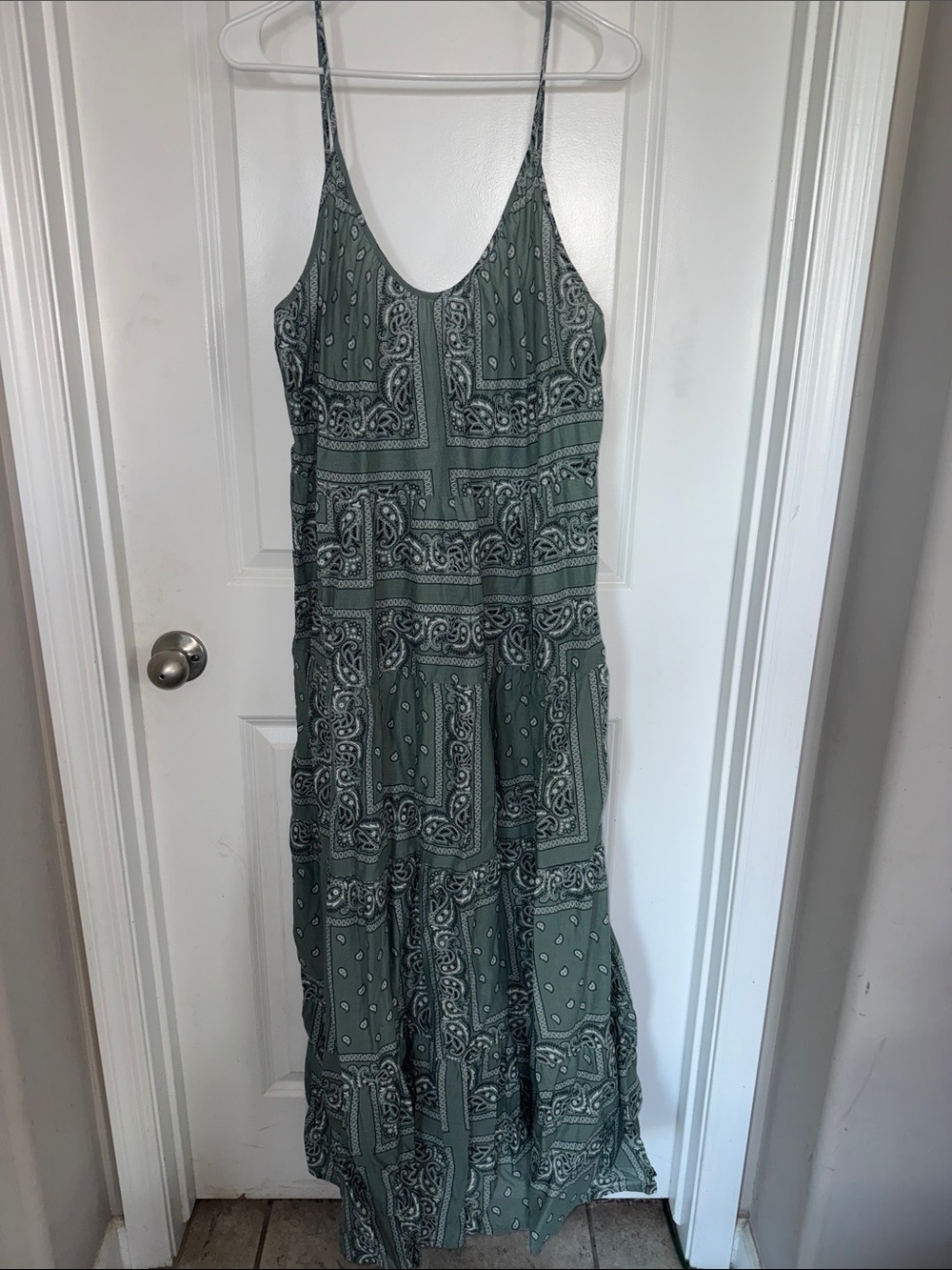 Shade & Shore Green Paisley Maxi Dress with Spaghetti Straps
